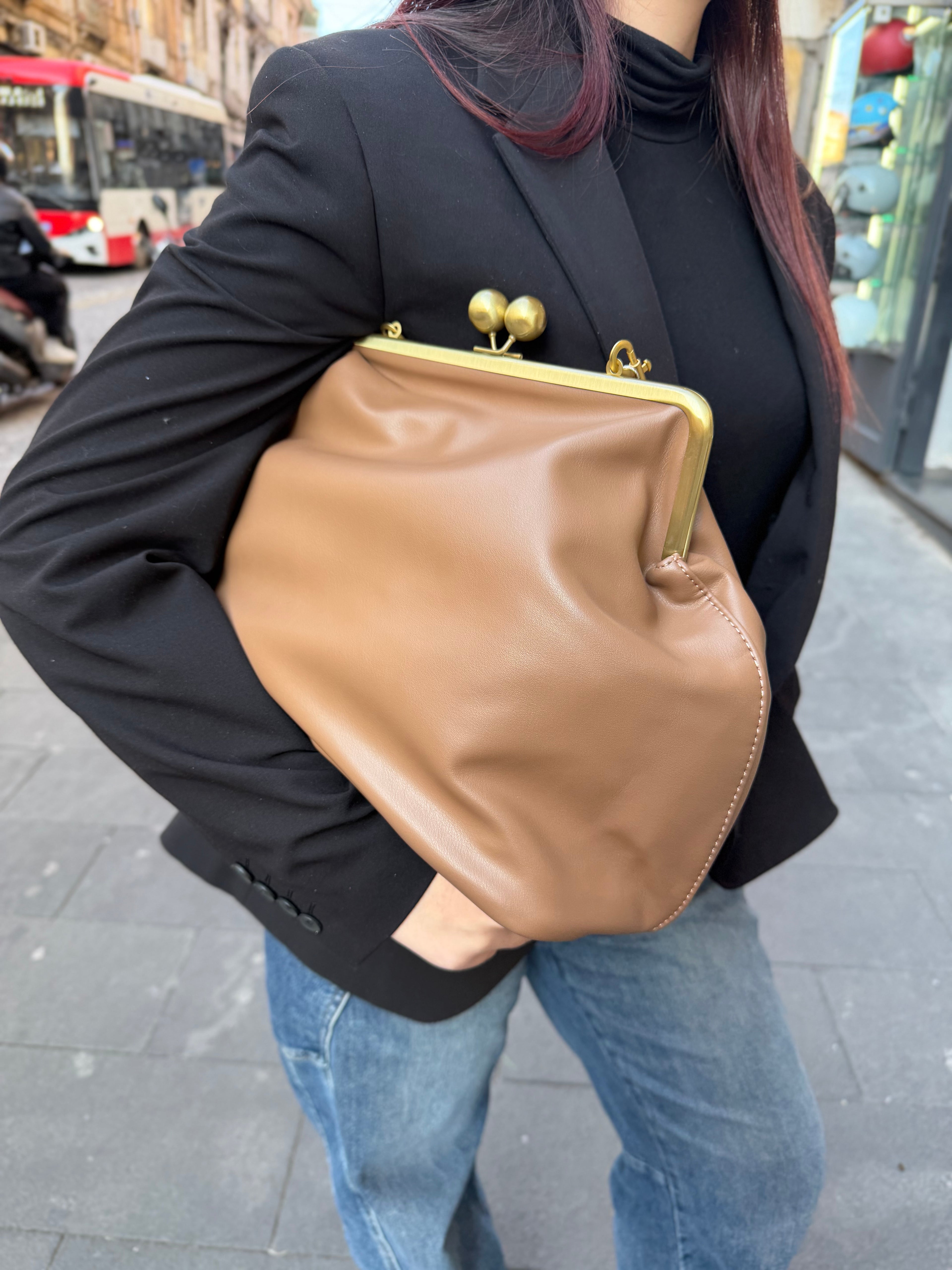 Borsa Clara